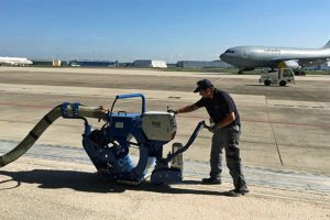 Beton Kugelstrahlen Flughafen Landebahn