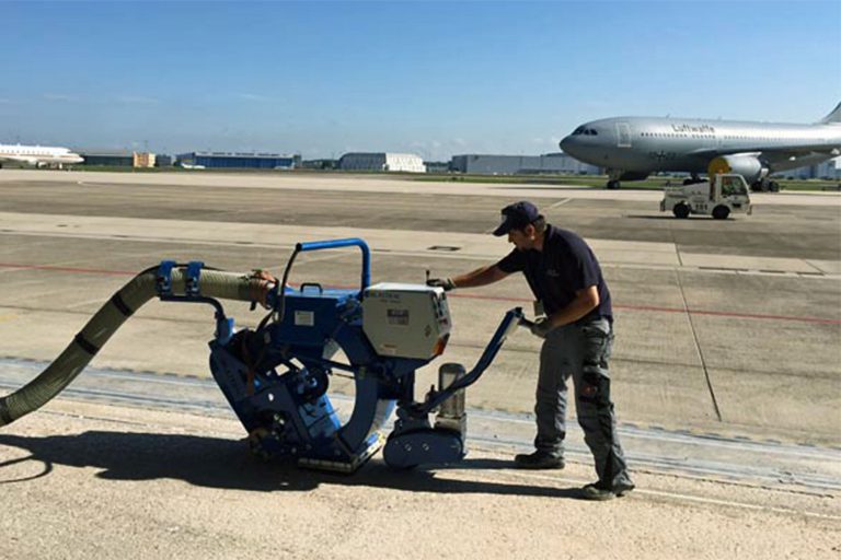 Beton Kugelstrahlen Flughafen Landebahn