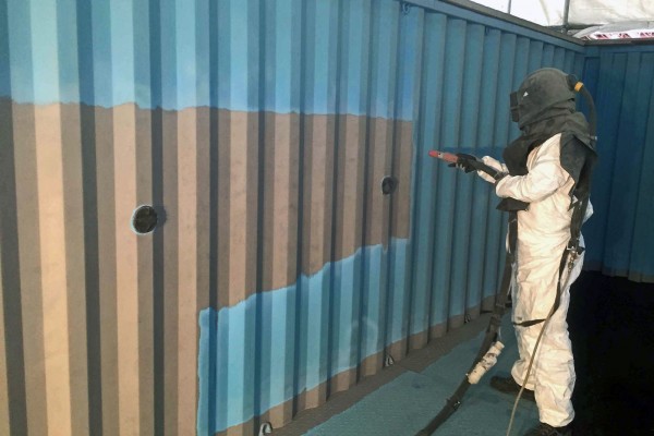 Sandstrahlen Farbe Metall Wand